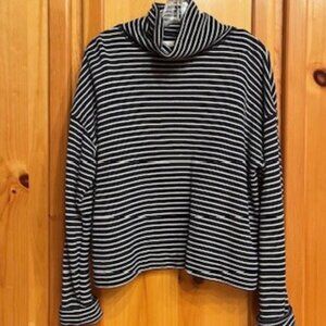 Vineyard Vines Turtleneck Sweatshirt--Navy and White Stripes--Size Small